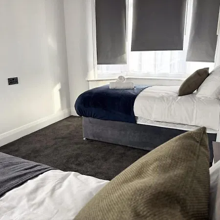 Prime Ts1 Location Walk To Shop, Uni And Transport * Middlesbrough