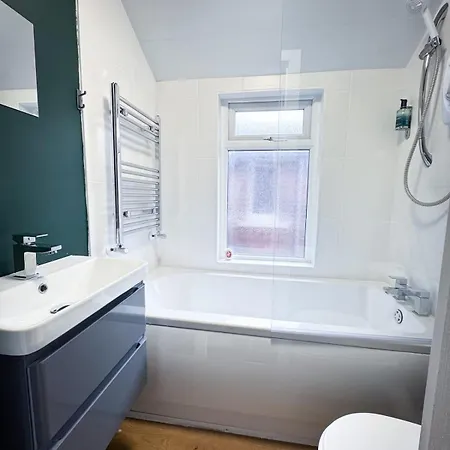 Prime Ts1 Location Walk To Shop, Uni And Transport * Middlesbrough
